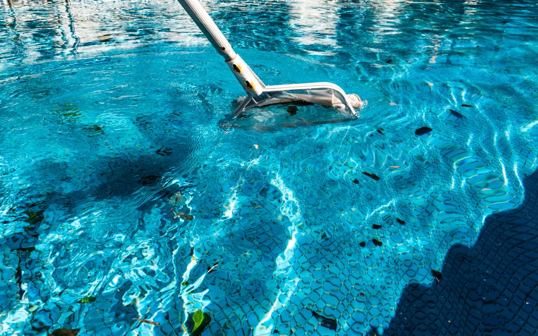 Limpieza de piscinas y zonas exteriores para el verano